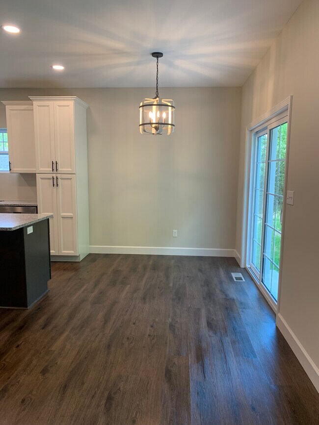 Dinning Area - 894 Caleb Xing