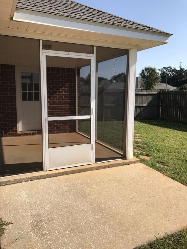 Building Photo - 3 Bedroom Home in a Great Daphne Neighborhood