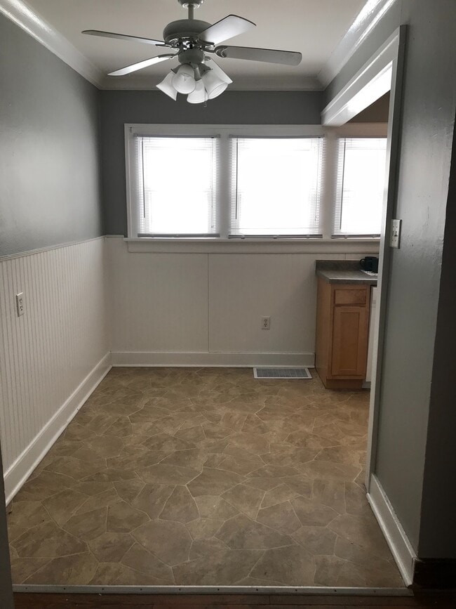 Building Photo - large 3br 2 bath home with full basement &...