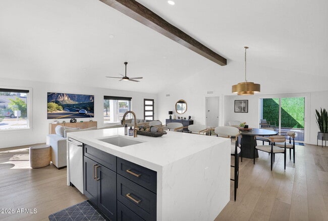 Building Photo - 7629 N Vía De Los Ninos