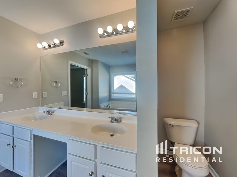 Building Photo - 8953 Crestview Cir