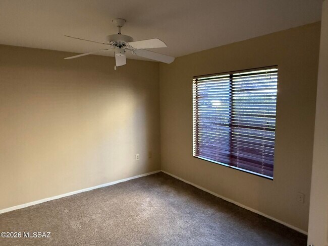 Building Photo - 5751 N Kolb Rd