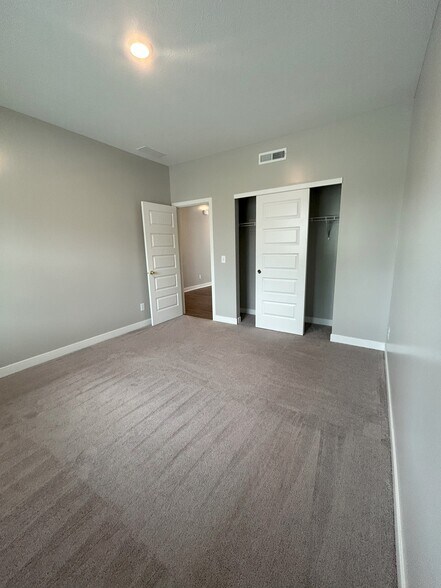 Building Photo - 1269 Bristol Pl