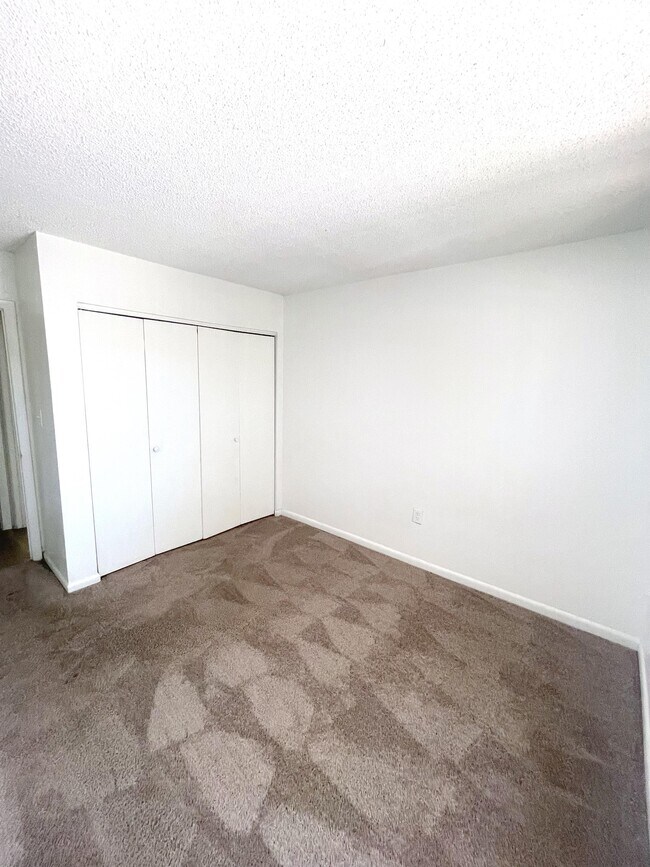 Building Photo - 2565 N Alafaya Trail