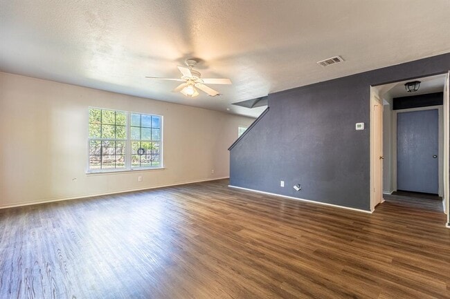 Building Photo - 1422 Meadow Pkwy