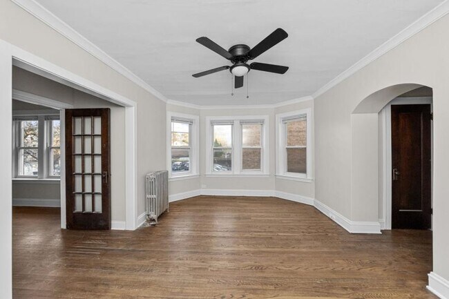 Building Photo - 2 bedroom in Chicago IL 60626