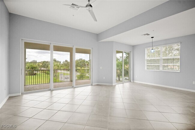Building Photo - 12000 Santaluz Dr