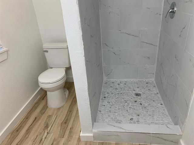 Building Photo - 1046 W Collins St