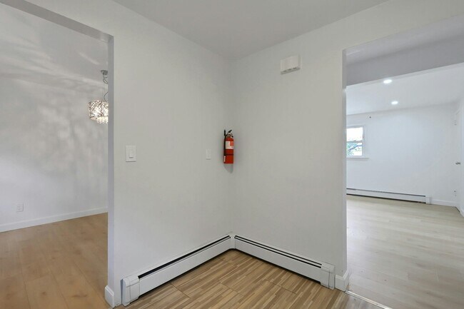 Building Photo - 130 Mt Vernon St
