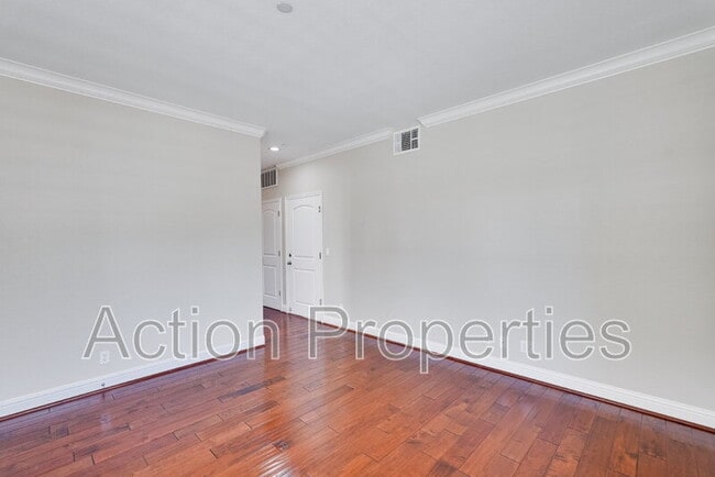 Building Photo - 241 Granada Park Cir