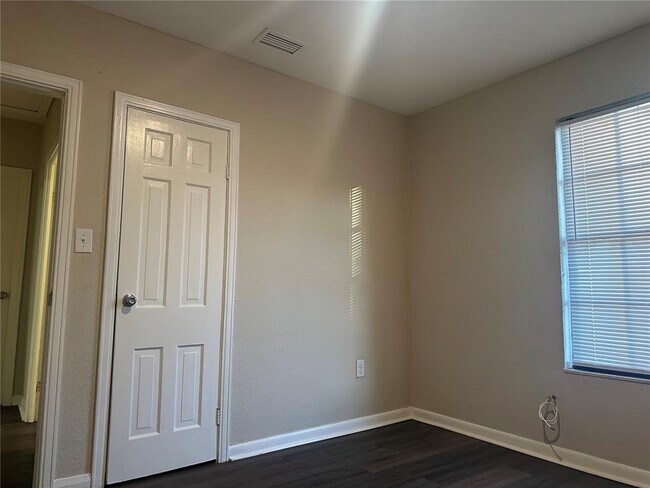 Building Photo - 110 S 1st St