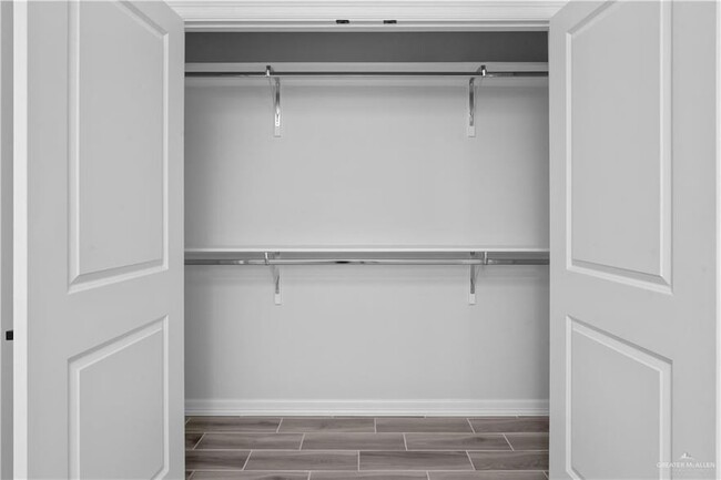 Building Photo - 504 N Onyx Ave