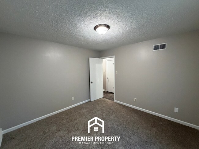 Building Photo - 3955 Castile St