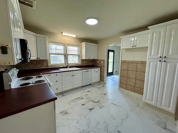Building Photo - Charming 3-Bedroom Brick Front Ranch, perf...