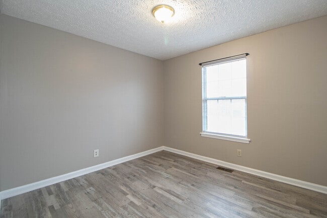 Building Photo - 131 Lillian Dr