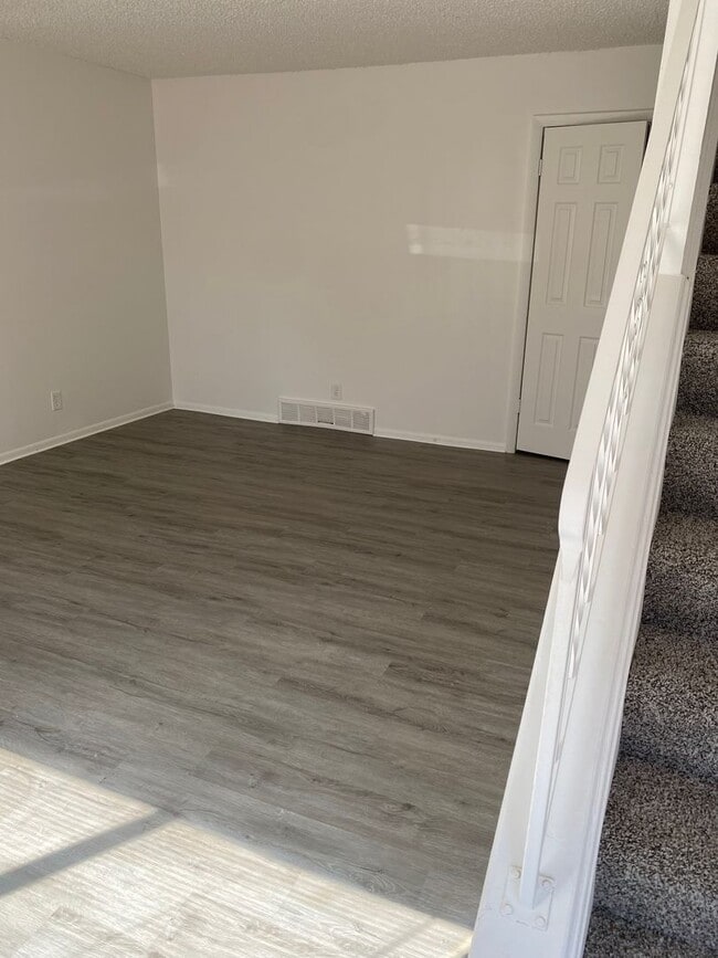 Building Photo - Triplex townhome blocks away from Anshutz ...