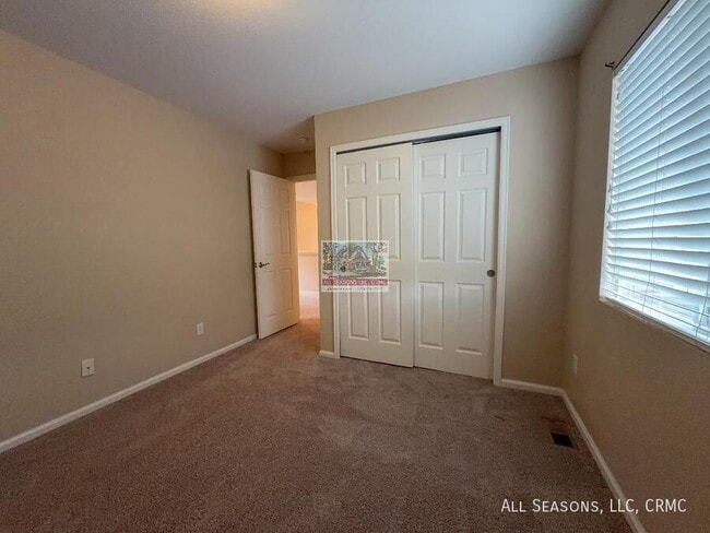 Building Photo - 2520 Sierra Springs Dr