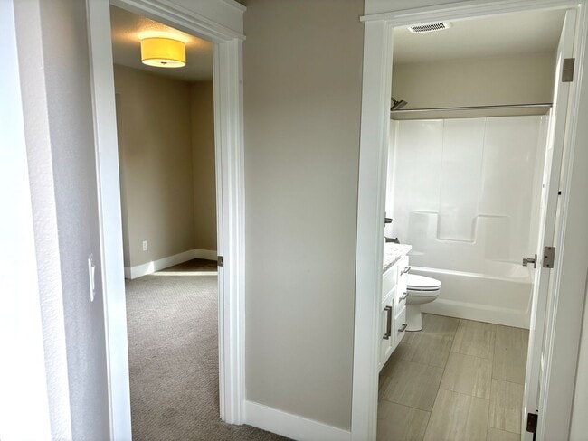 Building Photo - St. Johns Modern Build with Fenced Backyar...