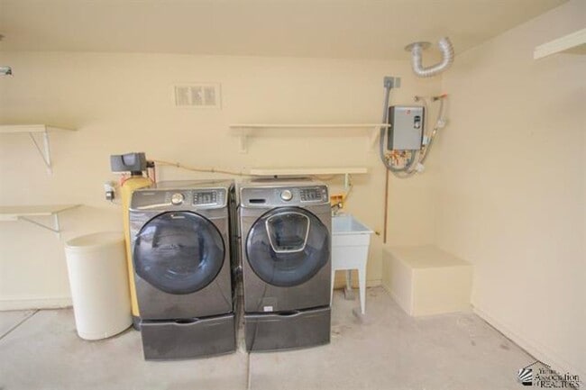 Building Photo - 3 Bedroom SOLAR Home in the Foothills for Rent!