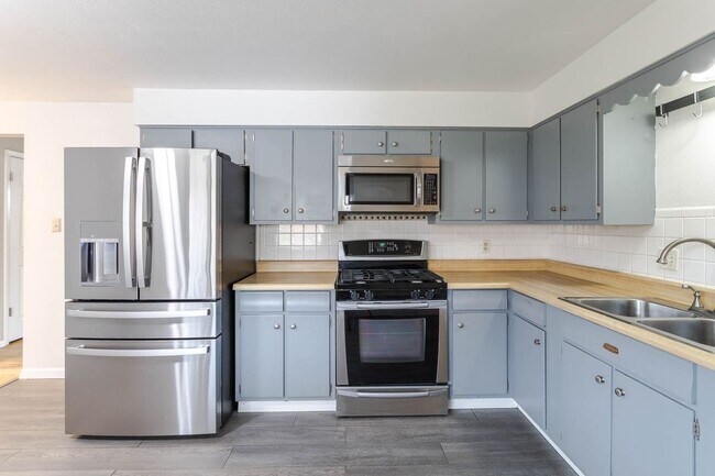 Building Photo - 755 Braun St