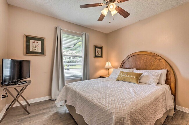 Building Photo - 1223 Redwood Ln