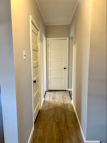 Building Photo - 112 Rock St