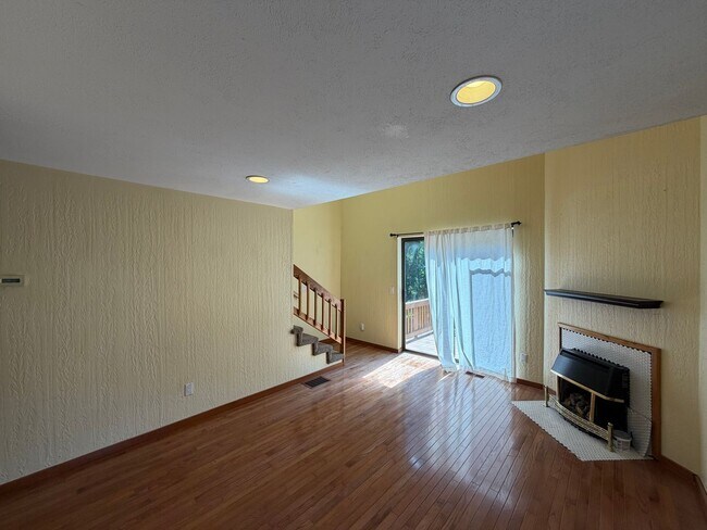 Building Photo - 40 Danforth Ct