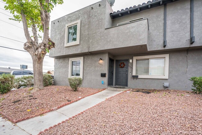 Primary Photo - UPGRADED 3 BEDROOM TOWNHOME!!