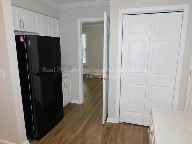 Building Photo - 5609 Wellsley Dr W