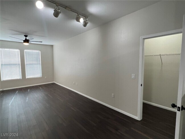 Building Photo - 10550 W Alexander Rd