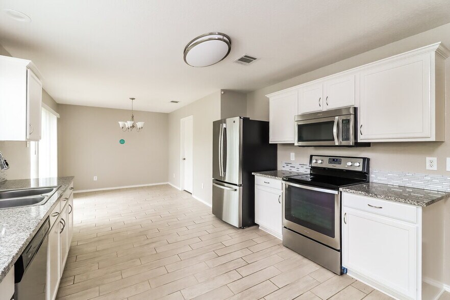 Building Photo - 3424 Cayman Dr
