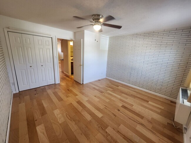 Building Photo - Charming 1 bedroom 1 bath condo in St. Mat...