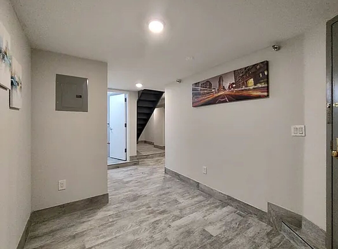 Building Photo - 556 W 161st St