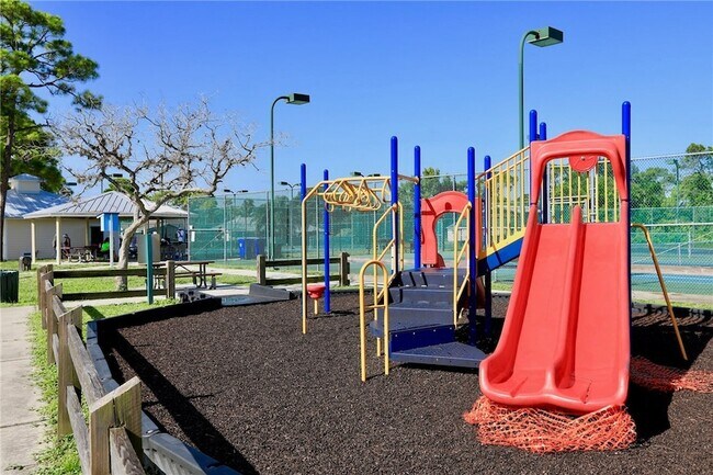 Building Photo - 866 Gilbert St