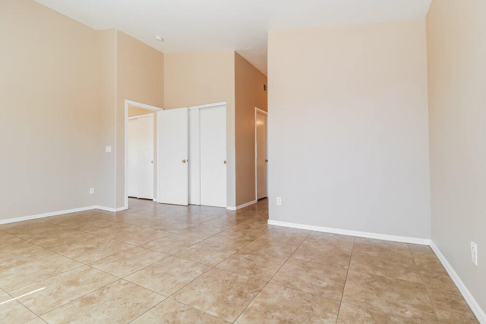 Building Photo - 9015 W Roanoke Ave