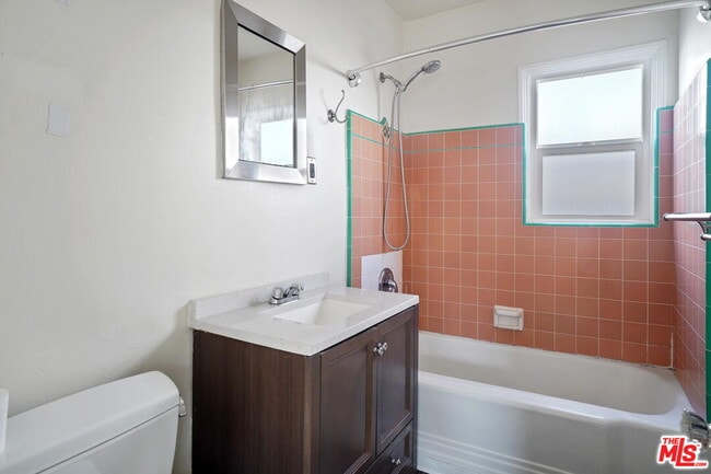 Building Photo - 214 6th Ave