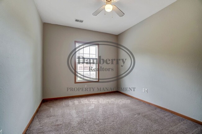 Building Photo - 1113 N Byrne Rd