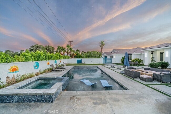 Building Photo - 2932 N Sunrise Way