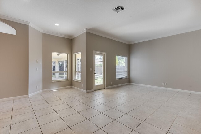 Building Photo - 14185 Greentree Dr