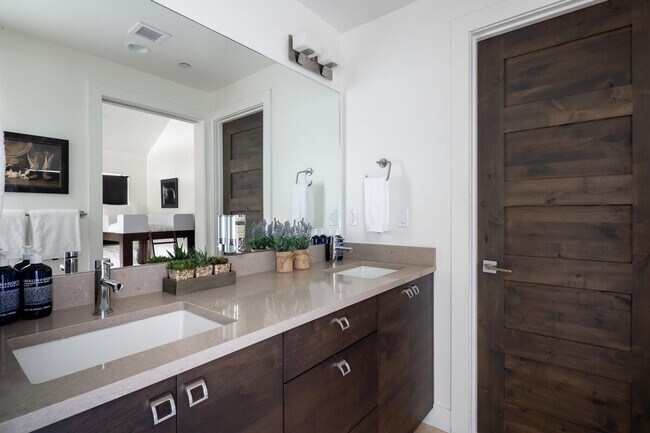 Building Photo - 6 Silver Peaks Dr