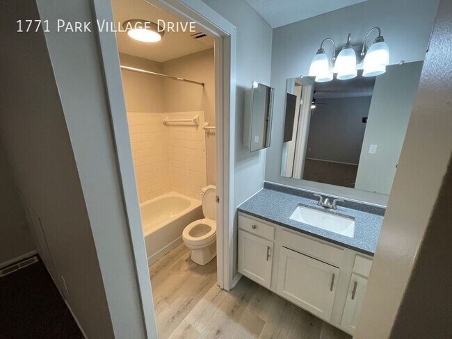 Building Photo - 1771 Park Village Dr