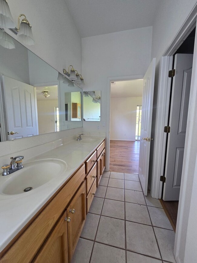 Building Photo - Unfurnished, 1-Year Long-Term Rental