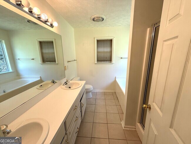 Building Photo - 25 Brookstone Ct