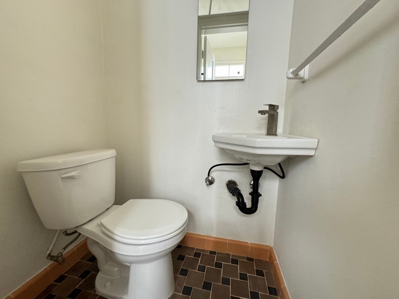 Building Photo - 422 S Detroit St