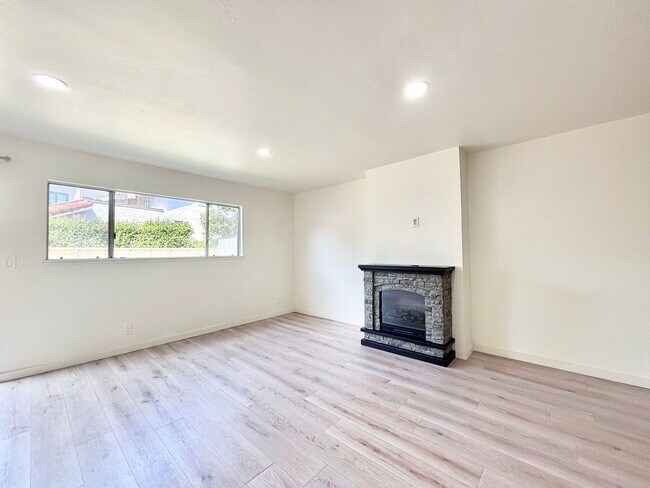 Building Photo - 437 Reed Way