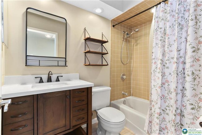 Building Photo - 1885 Redwood Dr