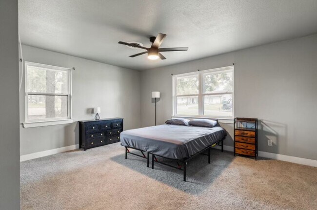 Building Photo - Fully Furnished Room for Rent- $550- Loren...