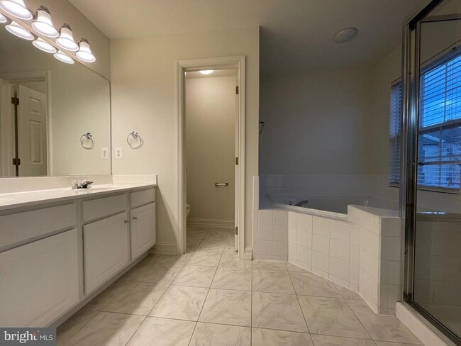 Building Photo - 6256 Shackelford Terrace