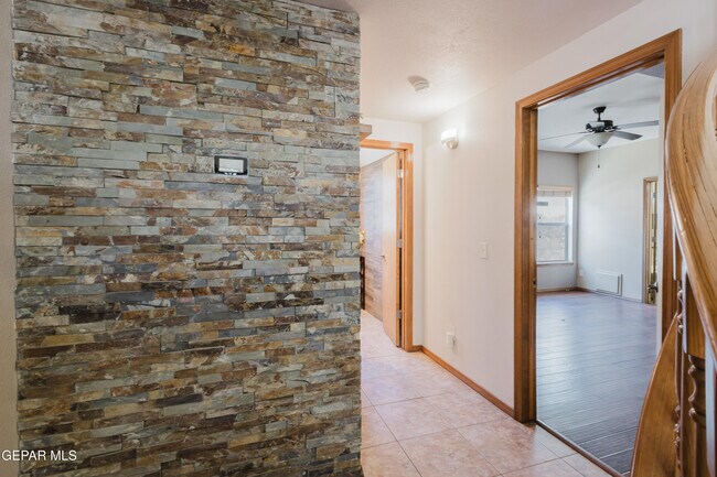 Building Photo - 3733 Tierra Campa Dr