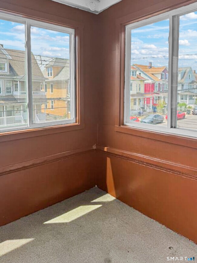 Building Photo - 532 Carroll Ave